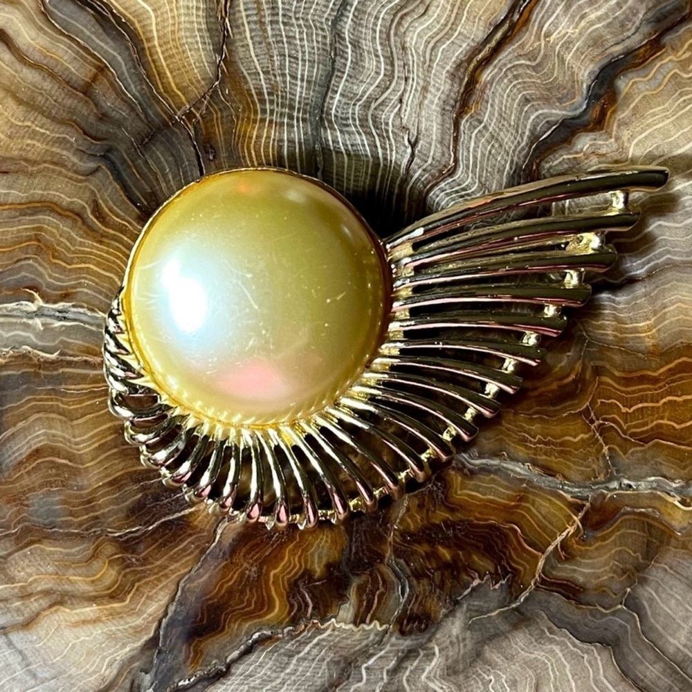 Vintage Circa 50’s Gold Swoosh Winged Brooch with Large Pearl Bead